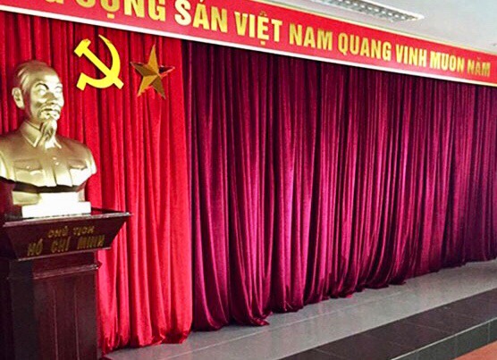 Có nên sử dụng rèm sân khấu hội trường giá rẻ tại Hà Nội