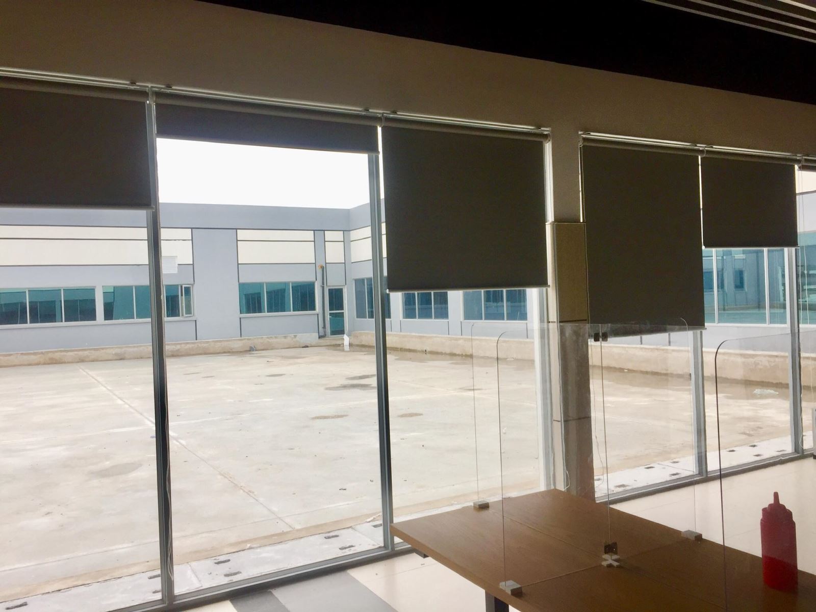 LẮP ĐẶT RÈM CUỐN VĂN PHÒNG TẠI ĐỒNG VĂN 3 HÀ NAM 0975765295