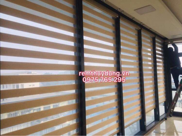 Rèm cầu vồng văn phòng tại Trương Mai, Hai Bà Trưng