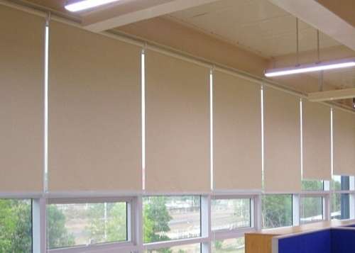 Rèm cuốn trơn chống nắng phòng học