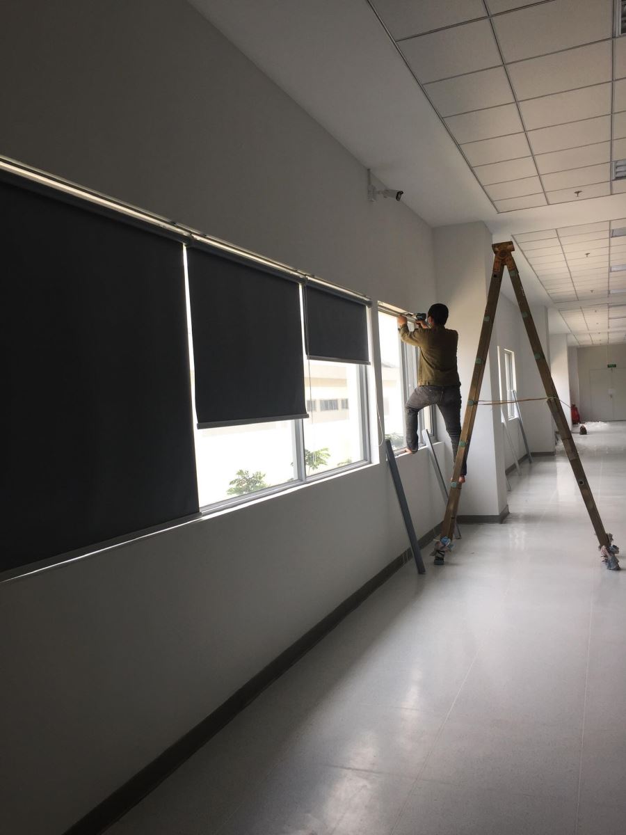LẮP ĐẶT RÈM CUỐN VĂN PHÒNG TẠI ĐỒNG VĂN 3 HÀ NAM 0975765295