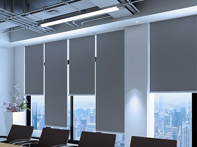 Rèm cuốn trơn chống nắng phòng học